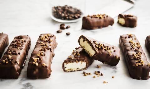 Awesomo Mini Organic Countlines with Organic Chocolate and Organic Nuts