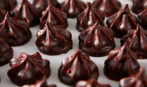 Chocolate confectionery - enrobed marshmallows