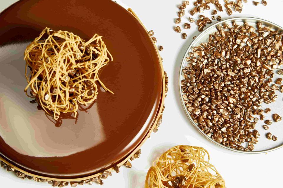 Entremets with Bronze Metallic Chocrocks