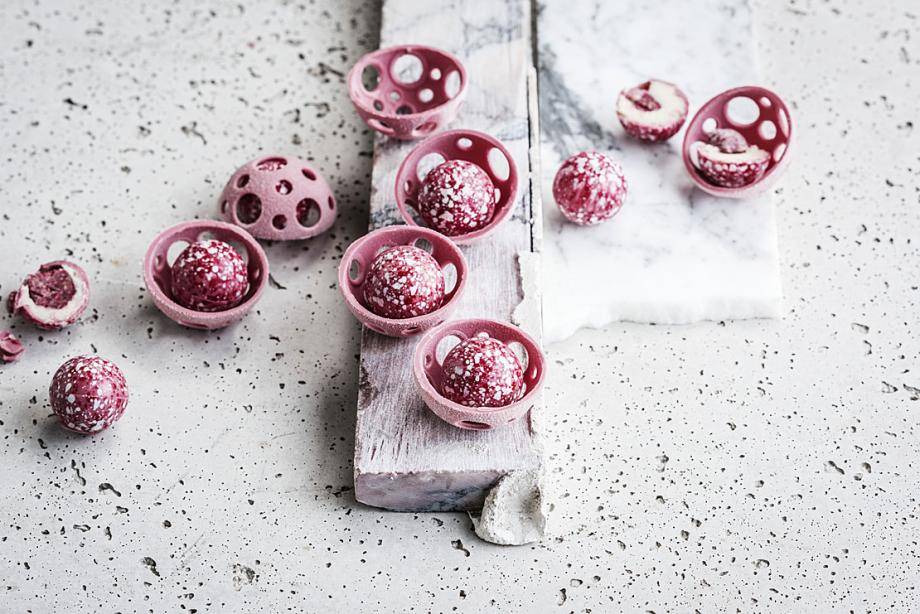 Ruby chocolate pralines - bonbons