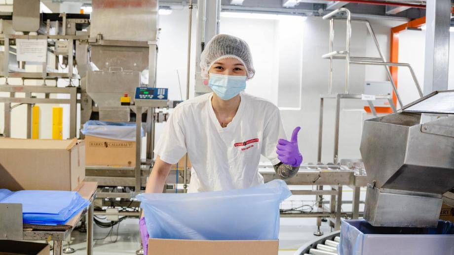 Shao Enn at the packing line 