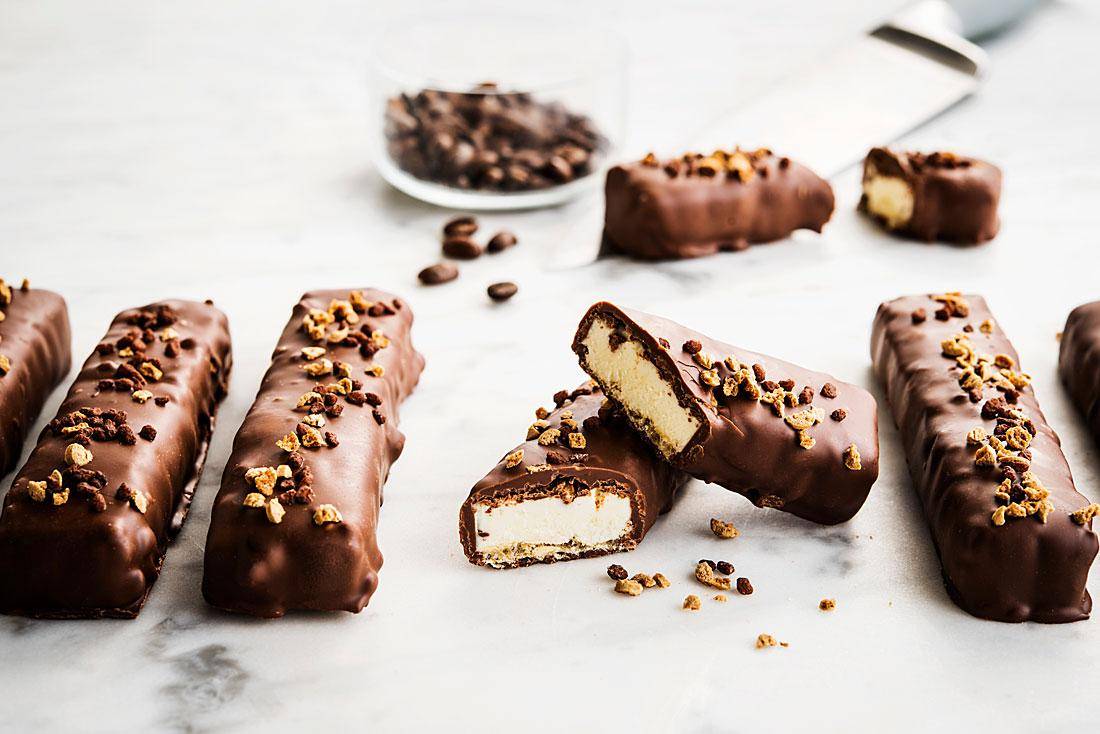 Snack bar with compound coating for enrobing regular layer