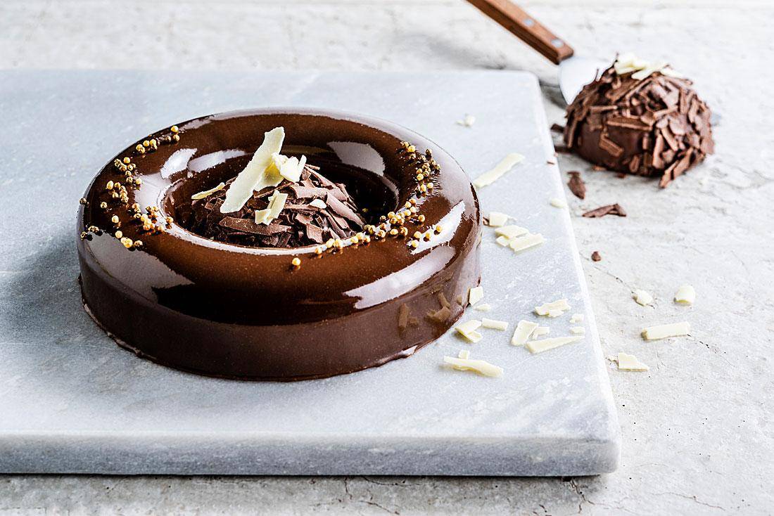 Water based glazing mirror glazing for cake